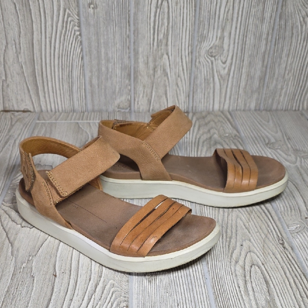 Ecco Flowt Flat Sandals Cahsmere Leather White Soles Womens Size 6